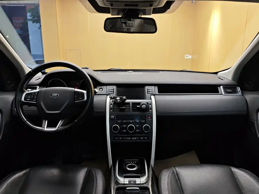 Land Rover Discovery Sport 2017 — фото 19