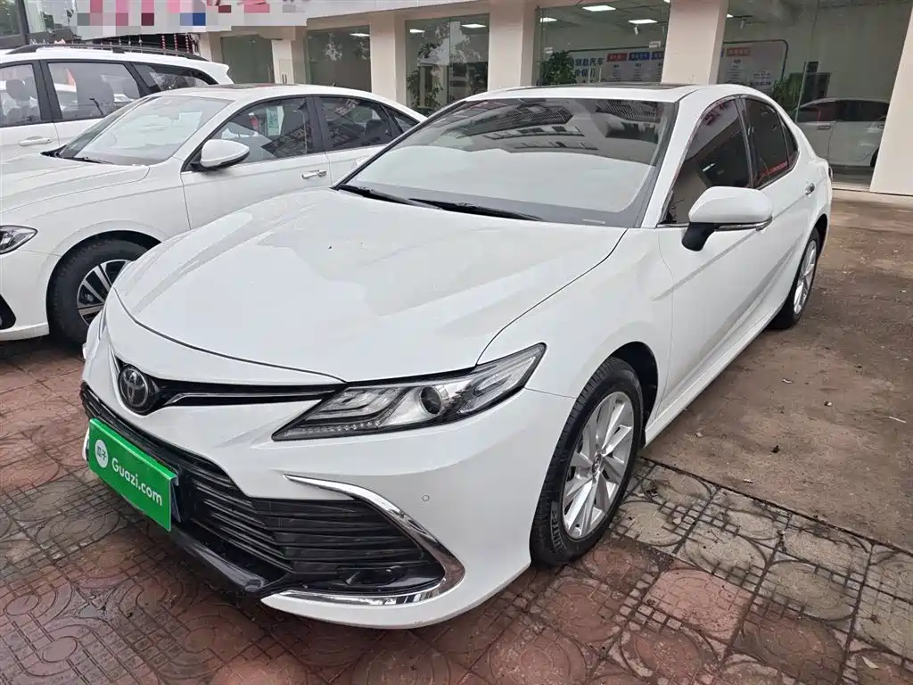 Toyota Camry 2022 — фото 2