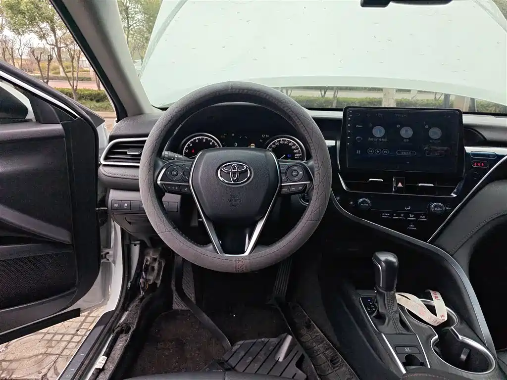Toyota Camry 2022 — фото 11