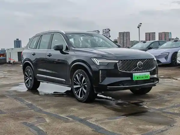 Volvo XC90 Plug-In Hybrid 2025