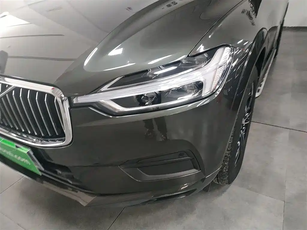 Volvo XC60 2019 — фото 18