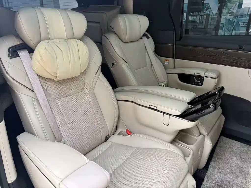 Toyota Vellfire 2023 — фото 9