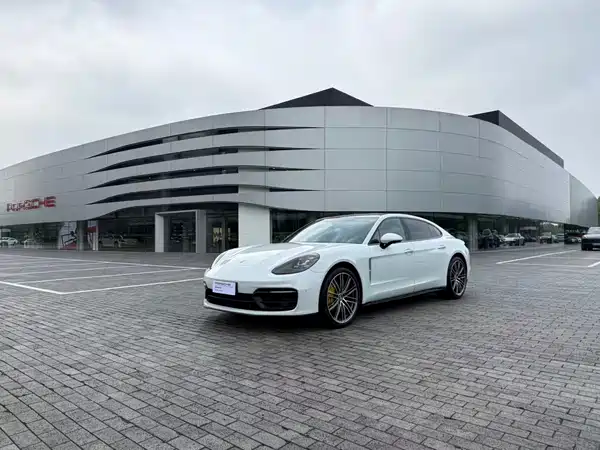 Porsche Panamera 2023
