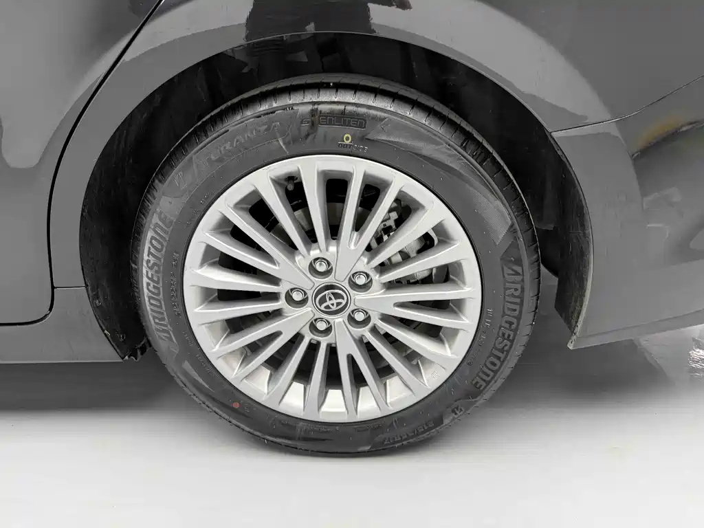 Toyota Camry 2025 — фото 15