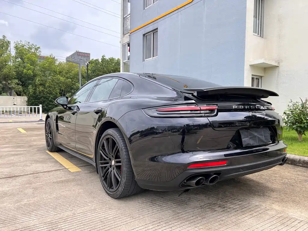 Porsche Panamera 2018 — фото 28