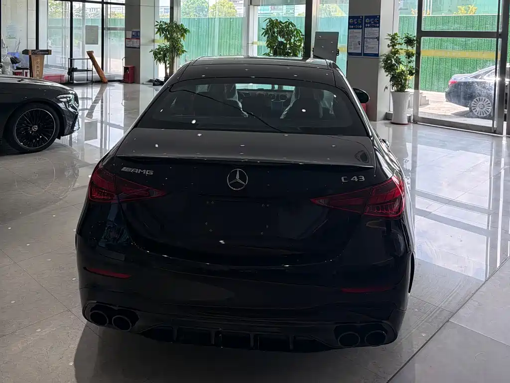 Mercedes-Benz C-Class AMG 2025 — фото 4