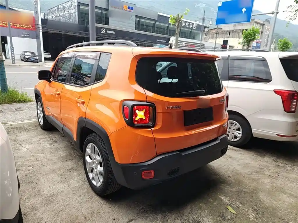 Jeep Renegade 2016 — фото 5