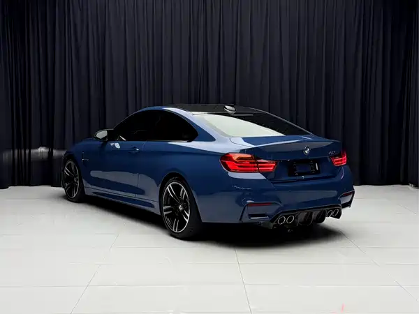 BMW M4 2015