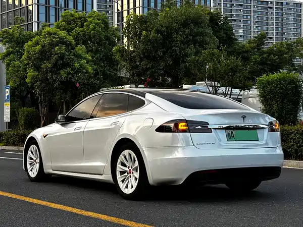 Tesla Model S 2018