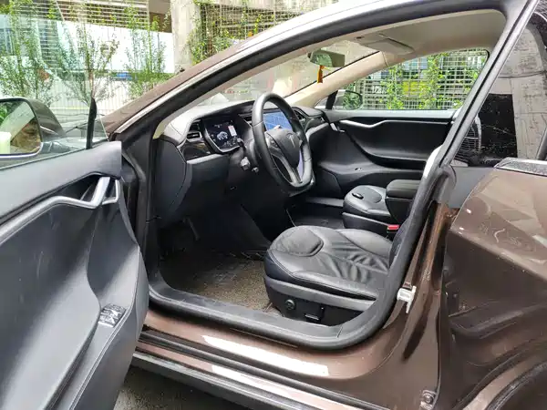 Tesla Model S 2015