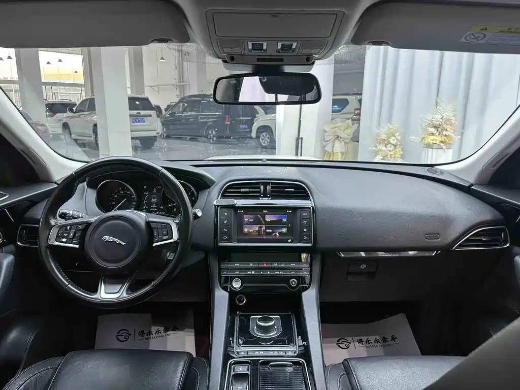 Jaguar F-PACE 2018 — фото 6