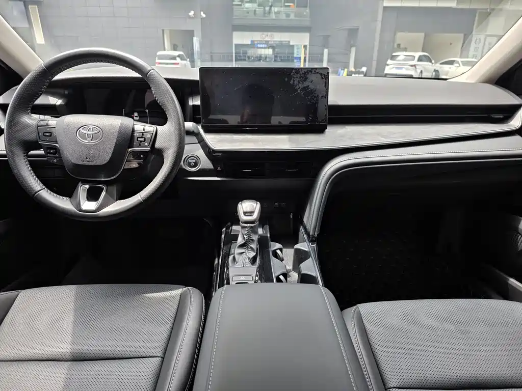 Toyota Camry 2024 — фото 9