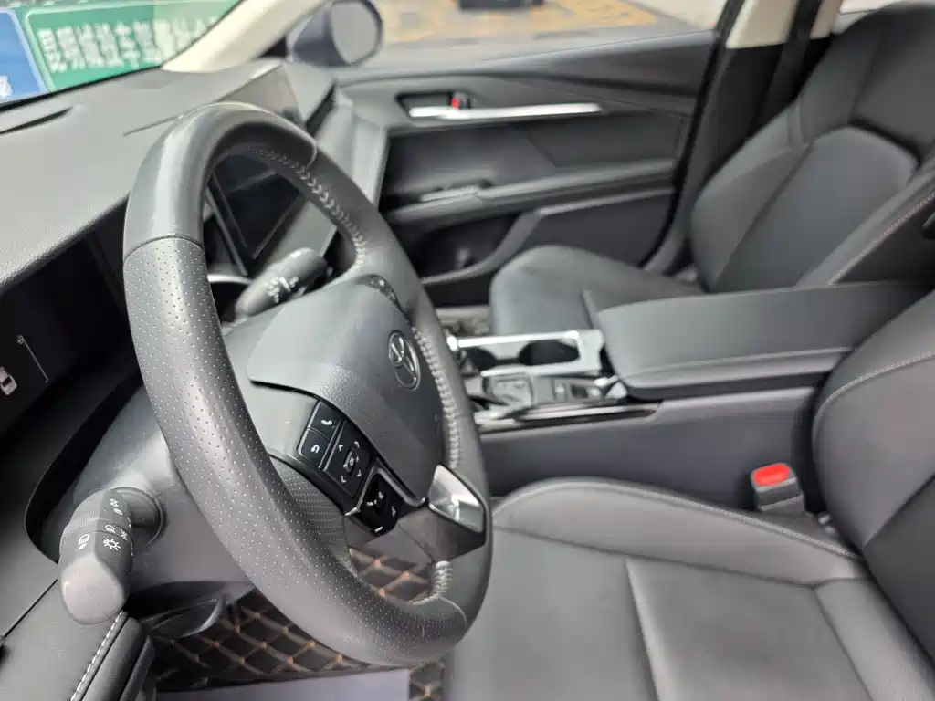 Toyota Camry 2024 — фото 17