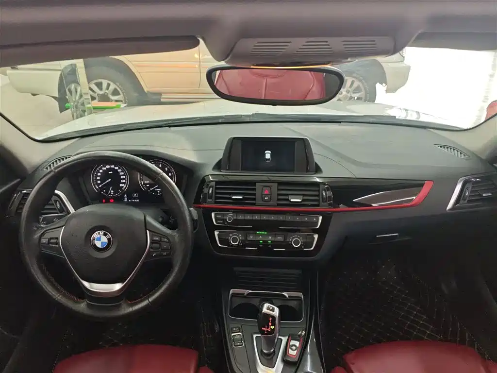 BMW 1 Series 2018 — фото 10
