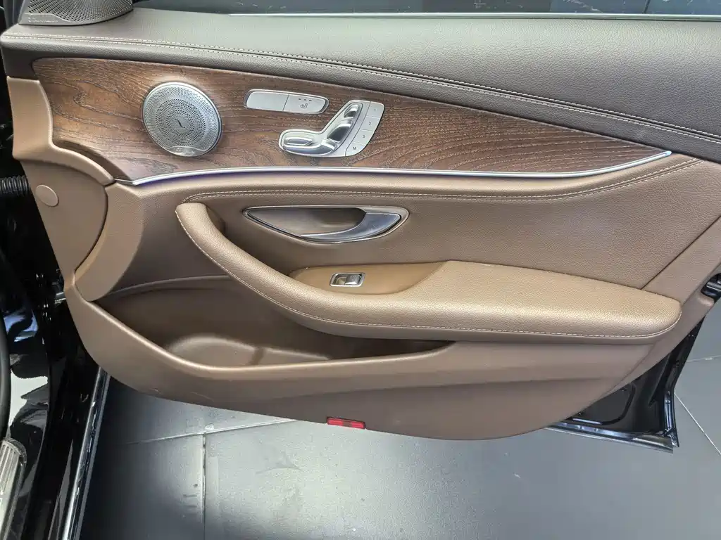 Mercedes-Benz E-Class 2022 — фото 19