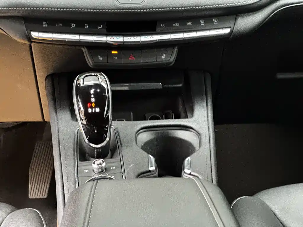 Cadillac XT4 2020 — фото 12