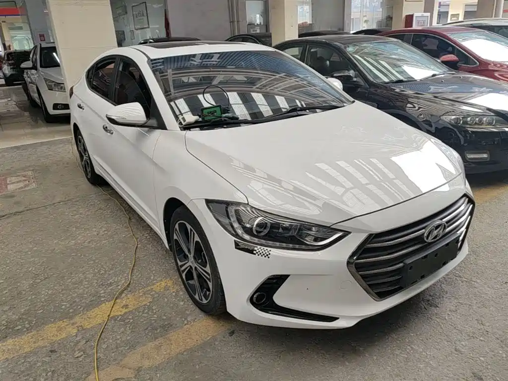 Hyundai Elantra 2019 — фото 21