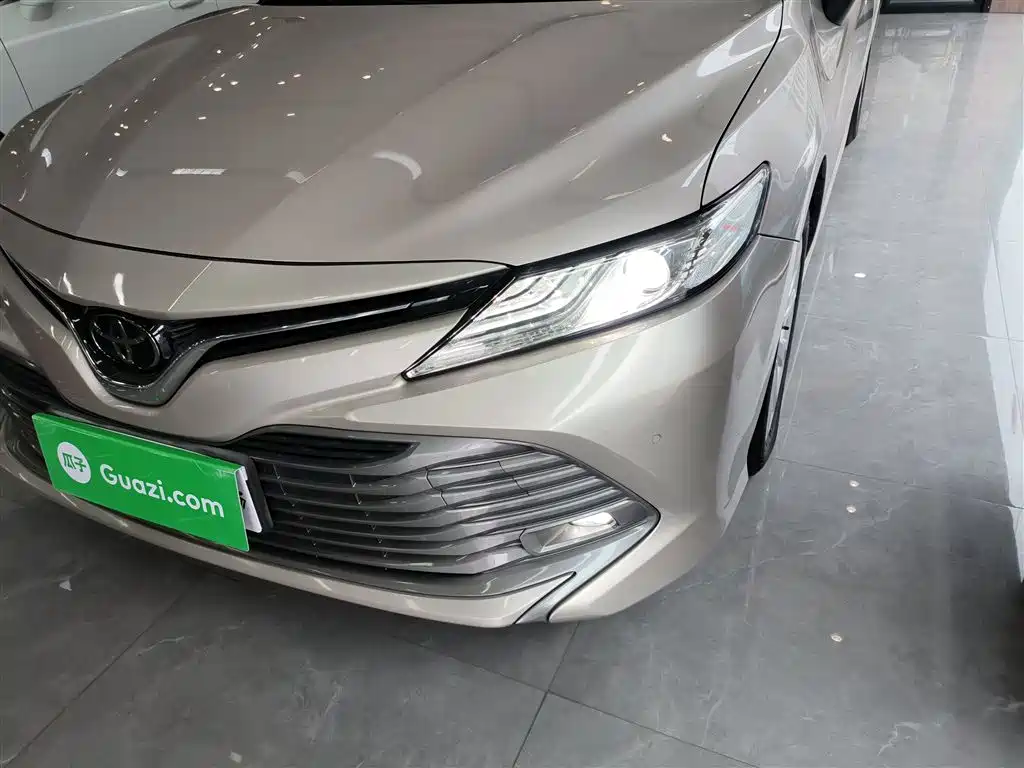 Toyota Camry 2019 — фото 18