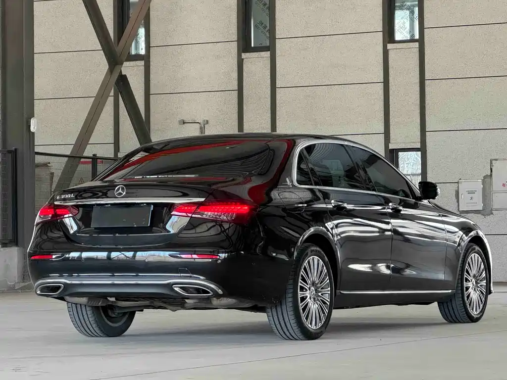 Mercedes-Benz E-Class 2023 — фото 11