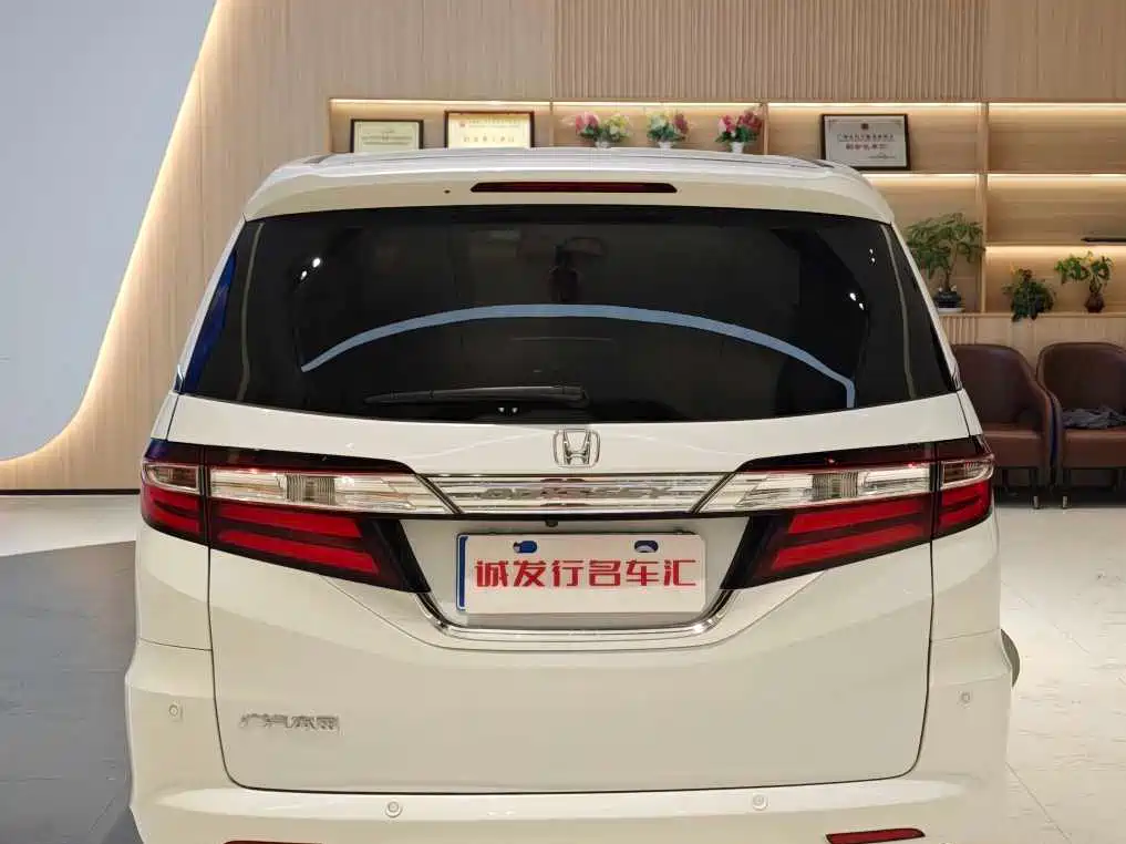 Honda Odyssey 2016 — фото 28