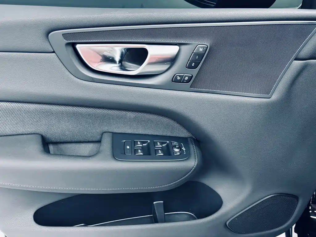 Volvo XC60 2025 — фото 14