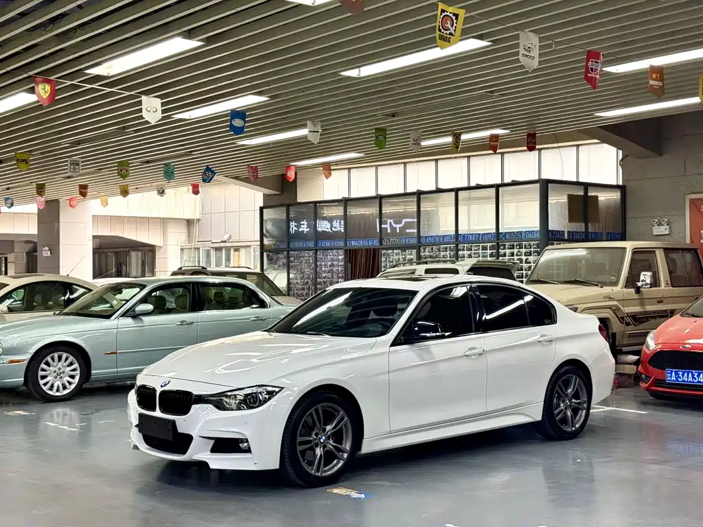 BMW 3 Series 2018 — фото 1