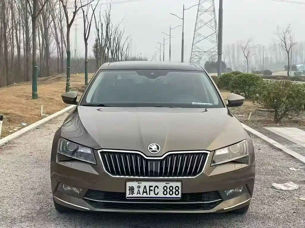Skoda Superb 2018 — фото 2