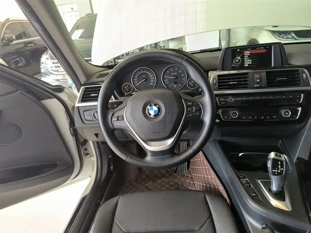 BMW 3 Series 2016 — фото 11