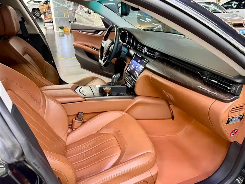 Maserati Quattroporte 2015 — фото 15