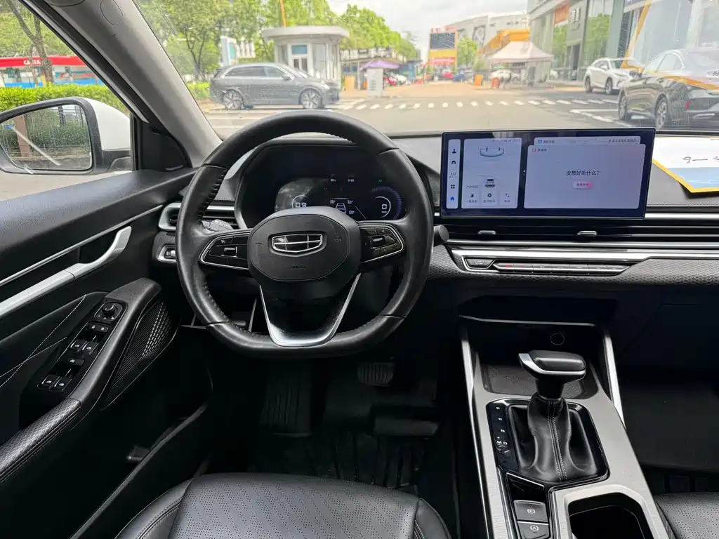 Geely Emgrand 2023
