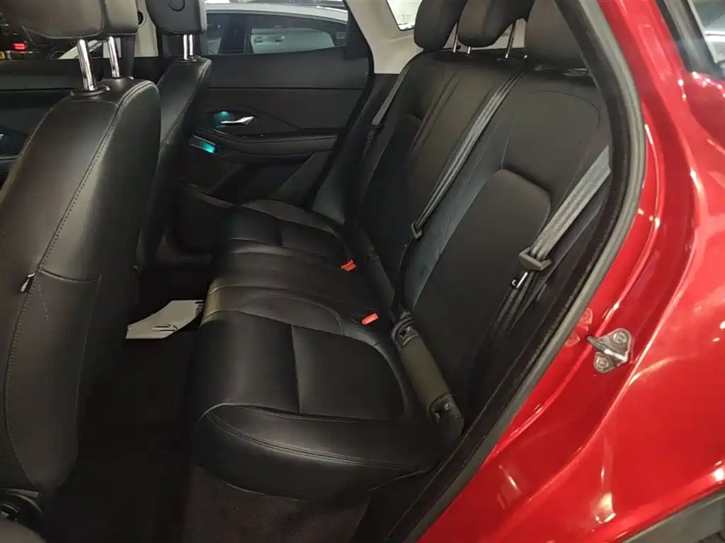 Jaguar E-PACE 2019 — фото 17