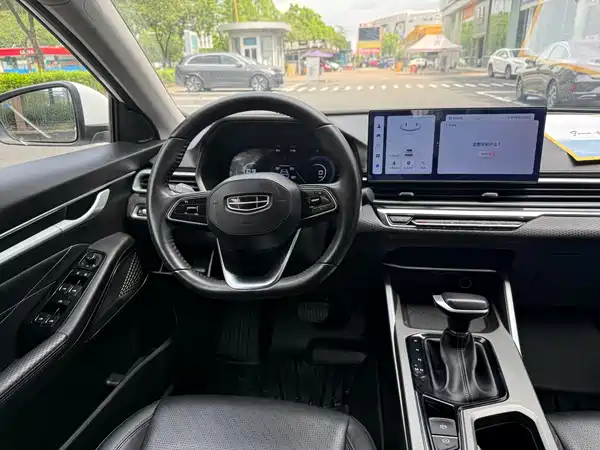 Geely Emgrand 2023