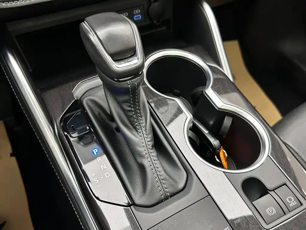 Toyota Crown Kluger 2022 — фото 15