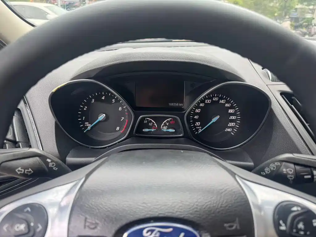 Ford Kuga 2015 — фото 27