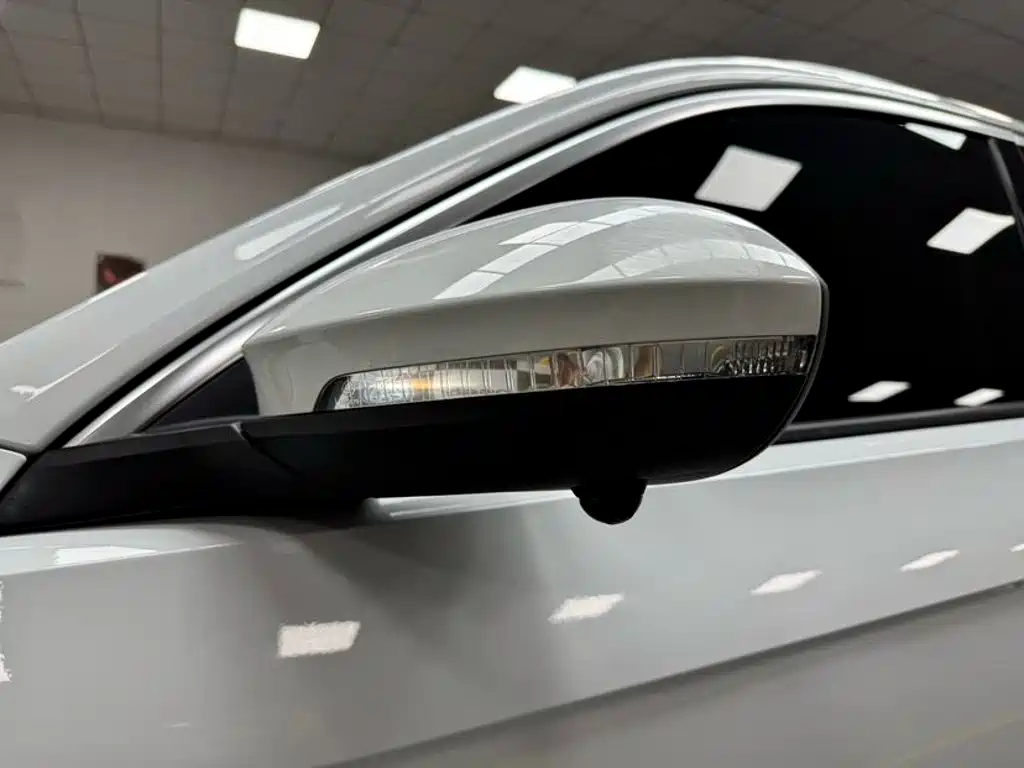 Volkswagen T-Roc 2023 — фото 16