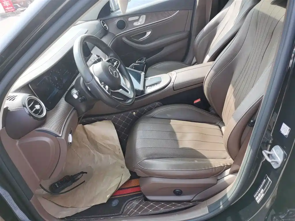 Mercedes-Benz E-Class 2020 — фото 15