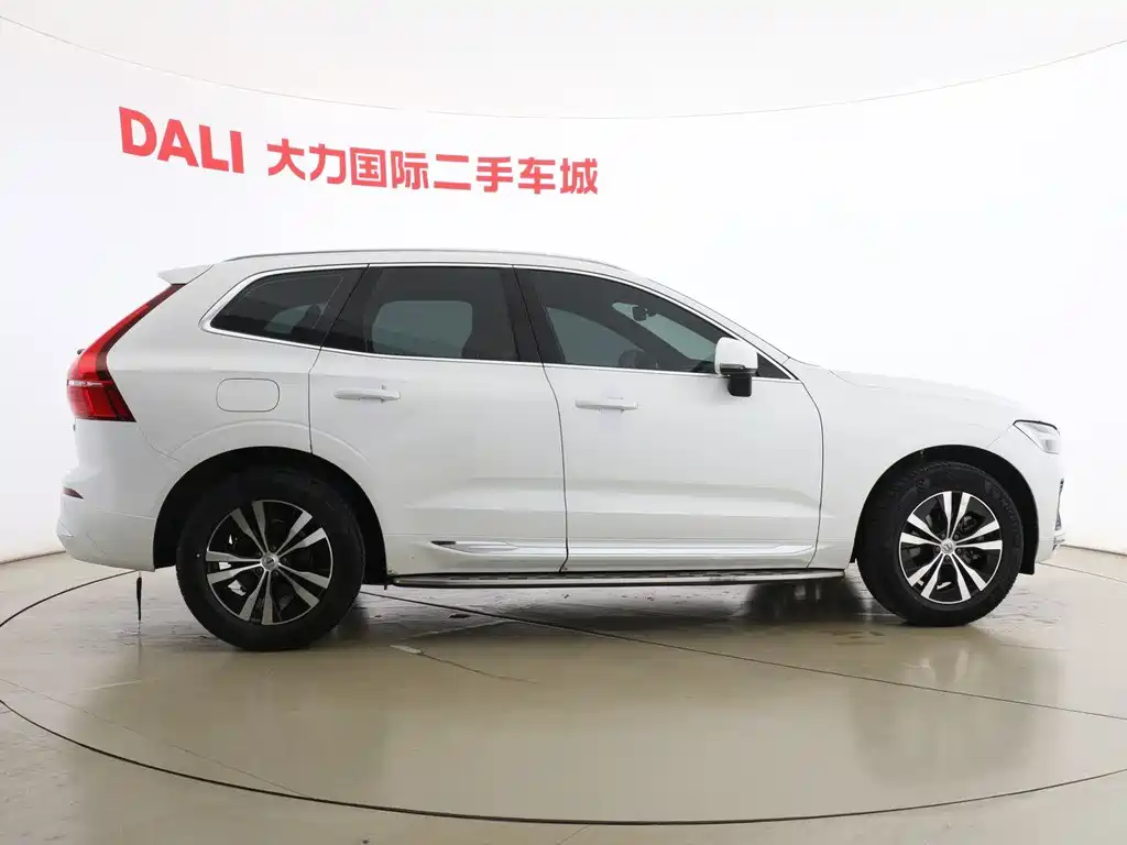 Volvo XC60 2023 — фото 13