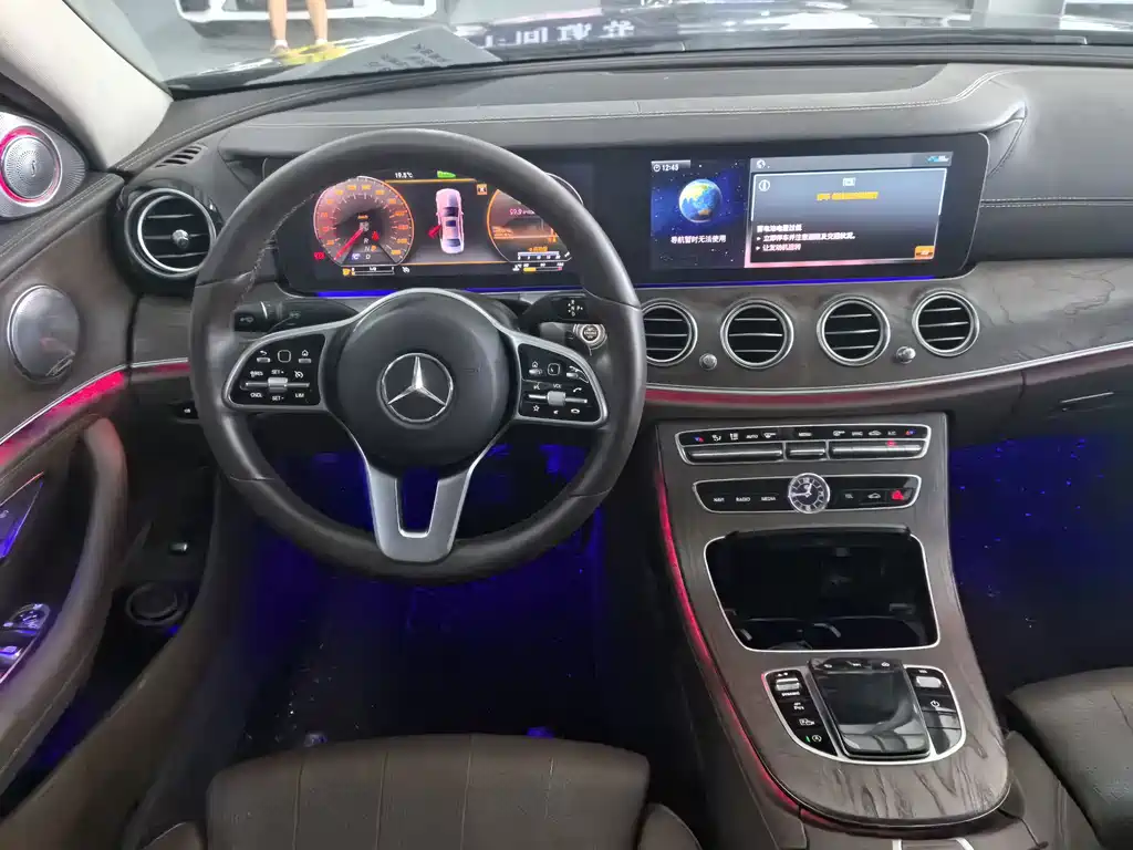 Mercedes-Benz E-Class 2019 — фото 32