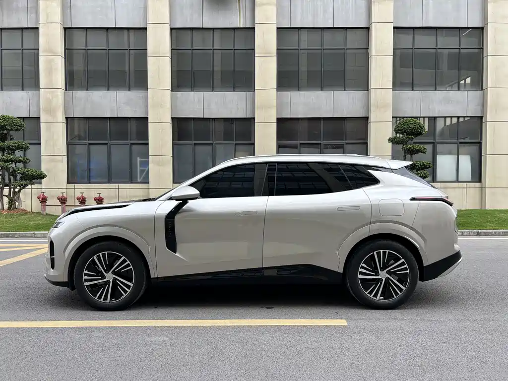 Lynk & Co 08 EM-P 2024 — фото 29