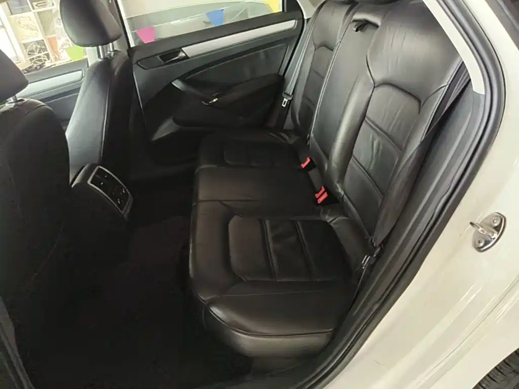 Volkswagen Passat 2015 — фото 16
