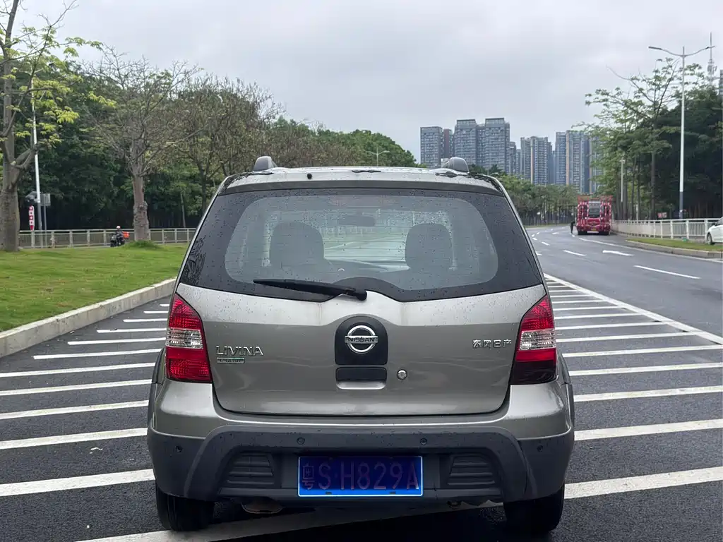 Nissan Livina 2012