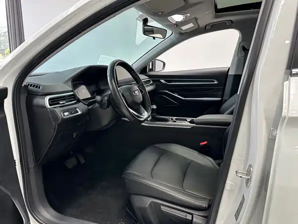 Geely Emgrand 2022
