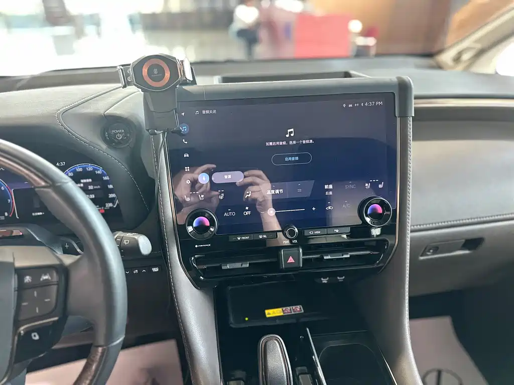 Toyota Alphard 2023 — фото 10
