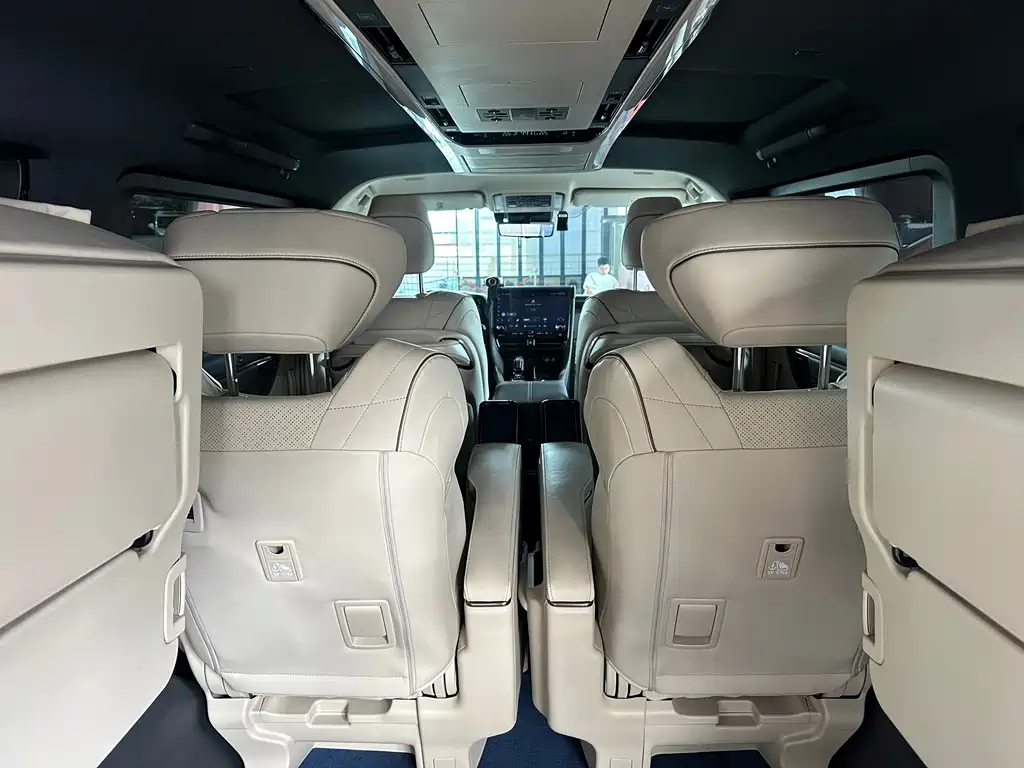 Toyota Alphard 2023 — фото 21
