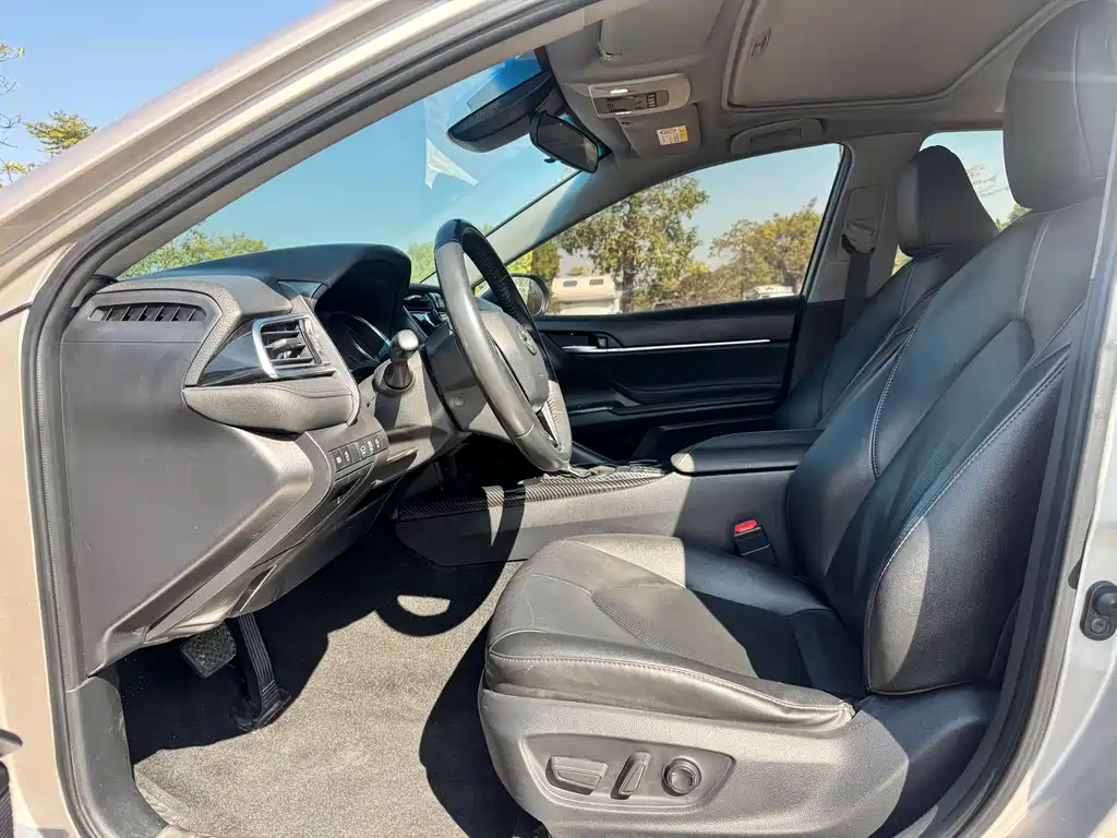 Toyota Camry 2020 — фото 22