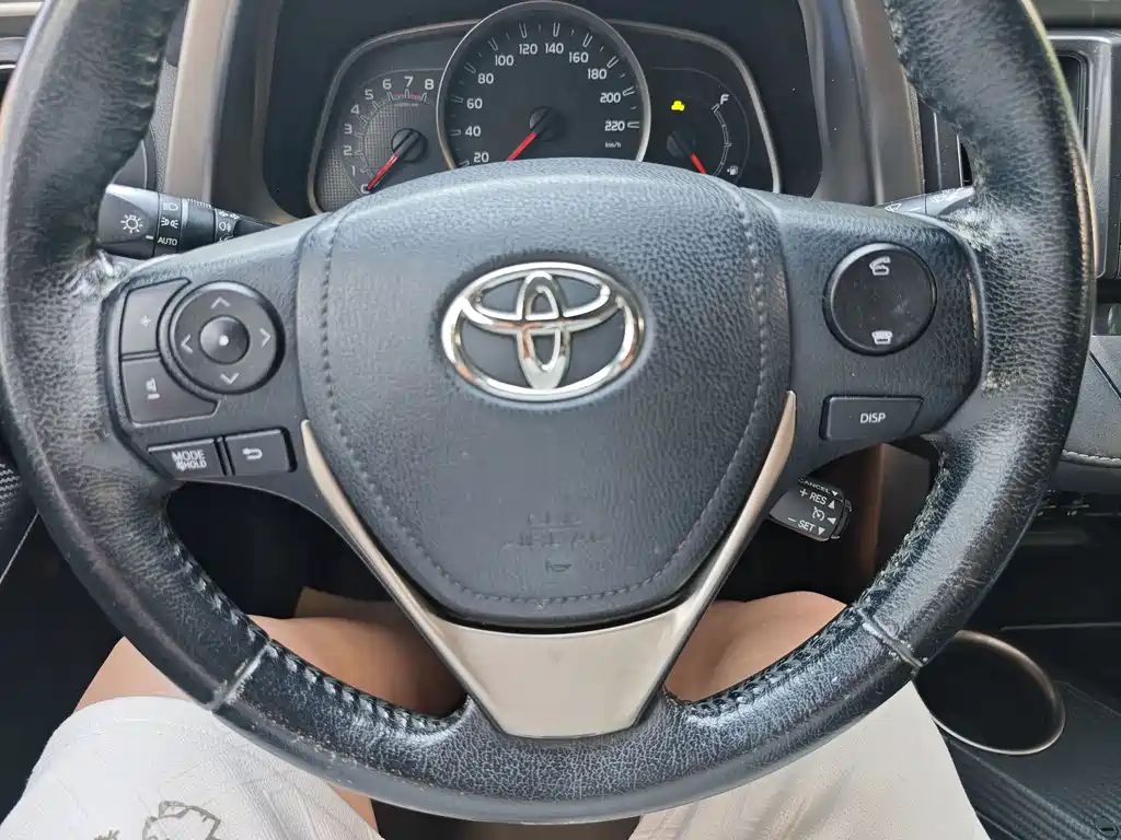 Toyota RAV4 2015 — фото 16
