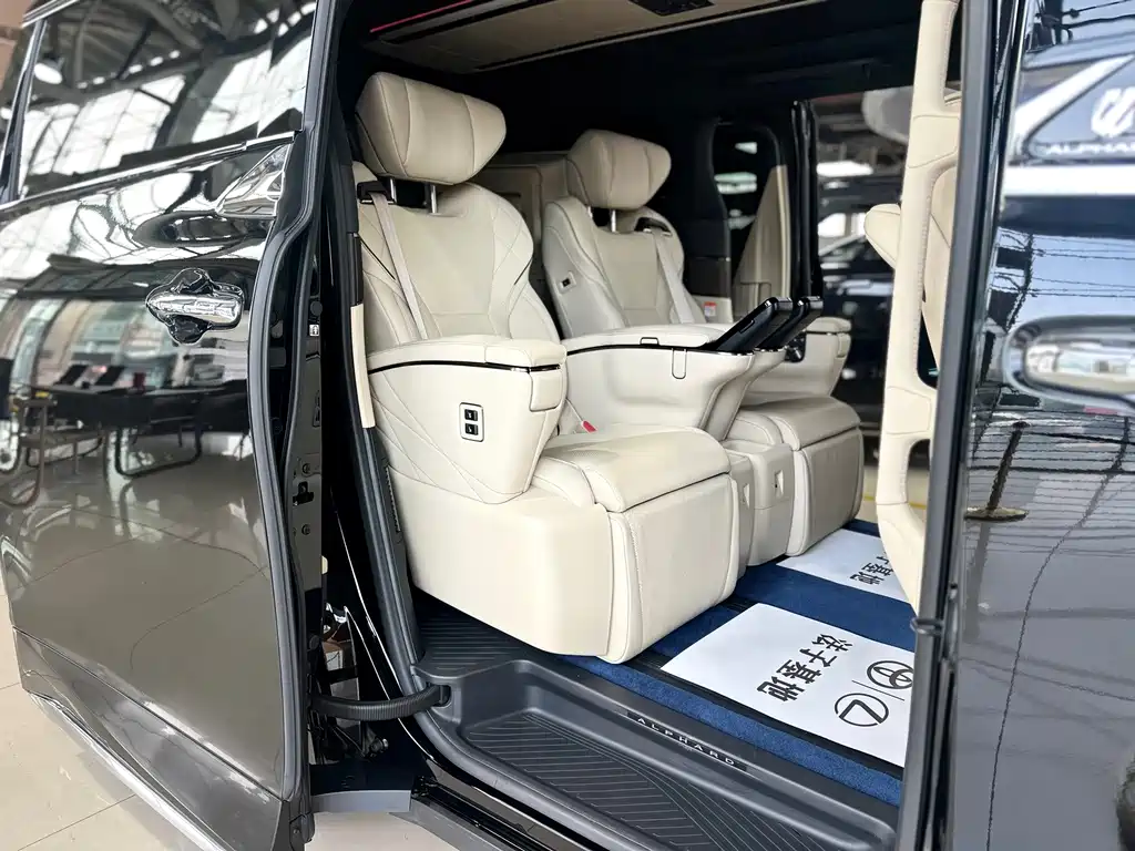 Toyota Alphard 2023 — фото 19