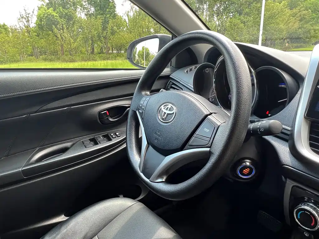 Toyota Yaris L 2018 — фото 14
