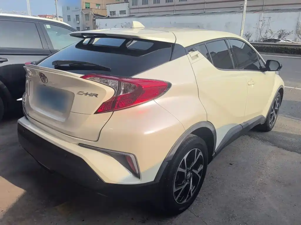 Toyota C-HR 2019 — фото 7