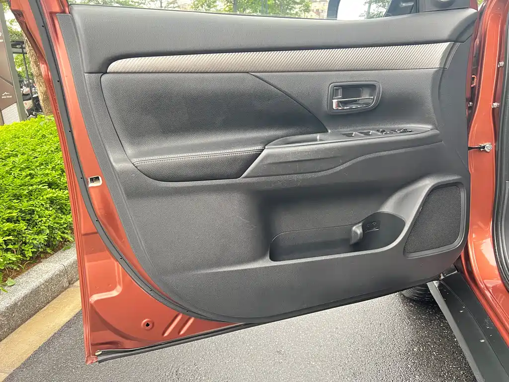 Mitsubishi Outlander 2015 — фото 32